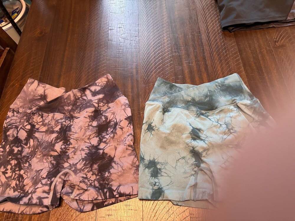 Two-Pack Women's Tie-Dye Seamless Scrunch Butt Athletic Biker Shorts Size M